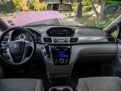 Used 2016 Honda Odyssey EX image 21