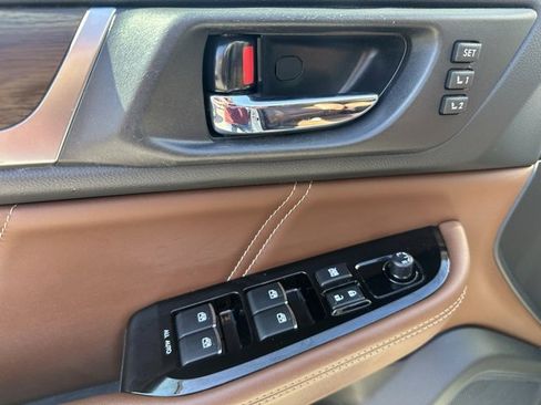 Used 2018 Subaru Outback 3.6R Touring w/ Popular Package #3 image 13