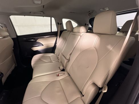 Used 2023 Toyota Highlander Limited AWD/4WD image 24