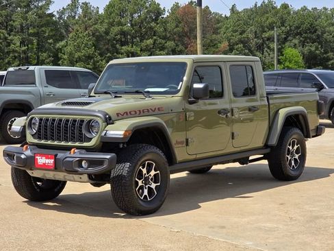 Used 2025 Jeep Gladiator Mojave w/ Convenience Group AWD/4WD image 4