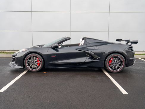 Used 2023 Chevrolet Corvette Stingray Premium Conv w/ Z51 Performance Package image 2