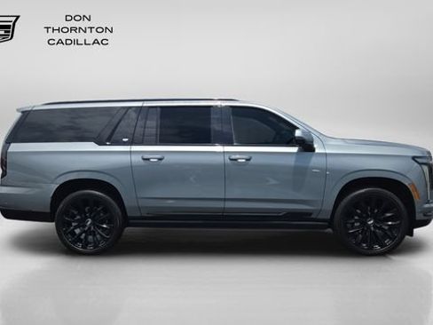 Used 2025 Cadillac Escalade ESV Sport Platinum w/ LPO, ONYX Package AWD/4WD image 6