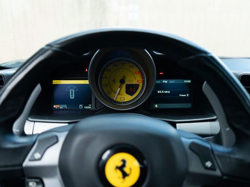 Used 2013 Ferrari 458 Italia Coupe RWD image 11
