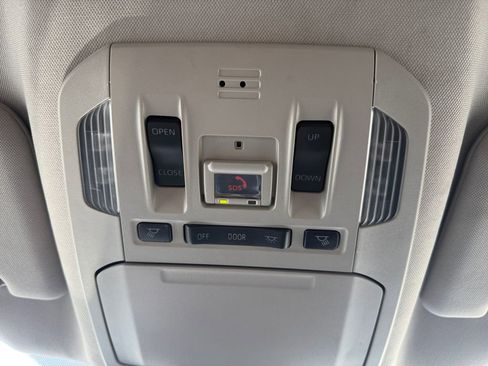 Used 2023 Toyota Highlander XLE AWD/4WD image 16
