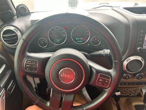 Used 2013 Jeep Wrangler Unlimited Sahara w/ Connectivity Group AWD/4WD image 12