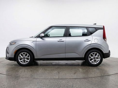 Used 2025 Kia Soul LX w/ LX Technology Package FWD image 5