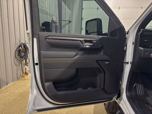 Used 2025 GMC Sierra 2500 AT4 w/ AT4 Preferred Package image 10
