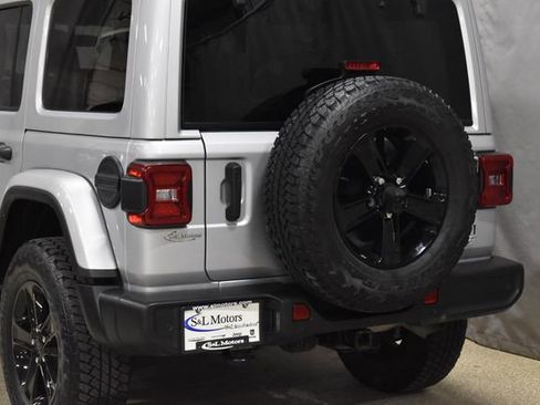 Used 2022 Jeep Wrangler Unlimited Sahara image 9