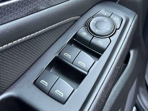 Used 2023 Chevrolet Traverse Premier AWD/4WD image 19