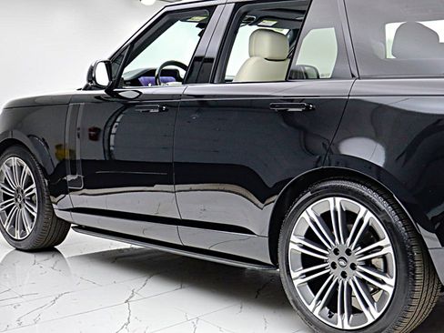 Used 2025 Land Rover Range Rover SE AWD/4WD image 8
