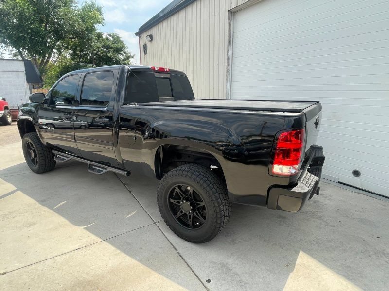 Used 2011 GMC Sierra 2500 Denali AWD/4WD image 4