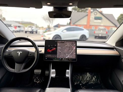 Used 2018 Tesla Model 3 Performance image 11