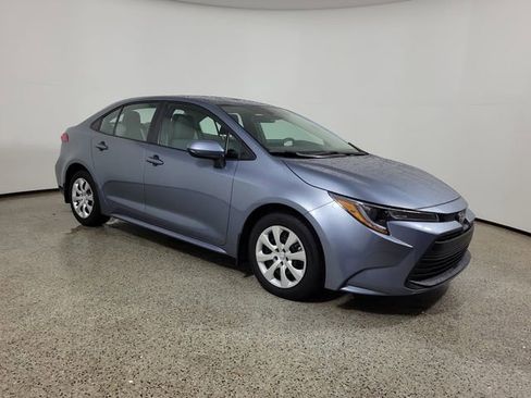 Used 2025 Toyota Corolla LE image 4