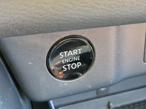Used 2025 Nissan Rogue Platinum w/ Platinum Premium Package FWD image 30