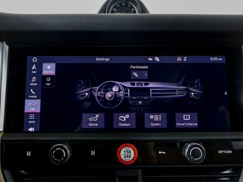 Certified 2025 Porsche Macan AWD/4WD image 16