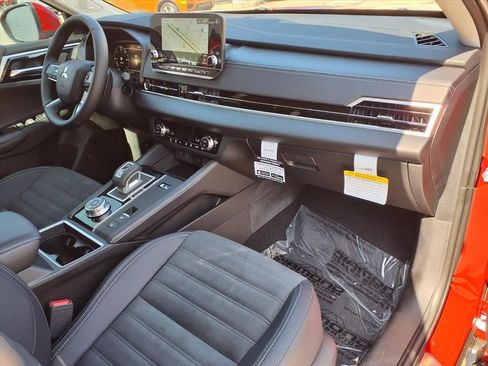 Used 2025 Mitsubishi Outlander SE AWD/4WD image 8
