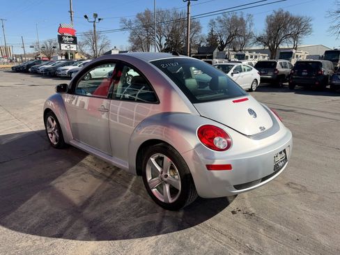 Used 2006 Volkswagen Beetle Coupe w/ Package 2 FWD image 5