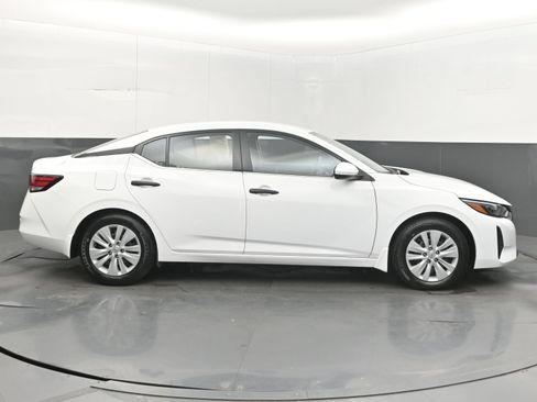 Certified 2025 Nissan Sentra S FWD image 8