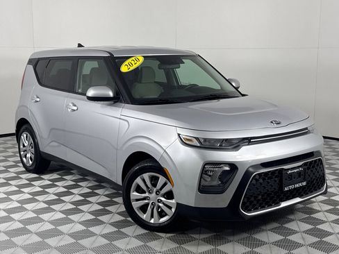 Used 2020 Kia Soul LX image 2