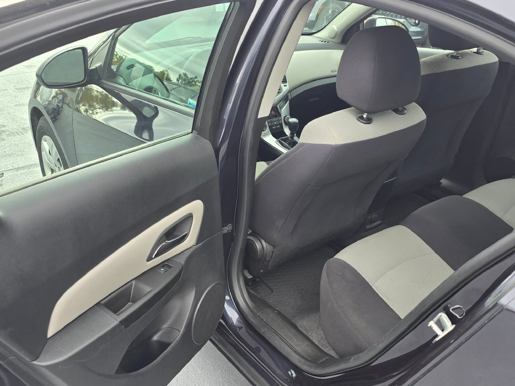 Used 2014 Chevrolet Cruze LS FWD image 15
