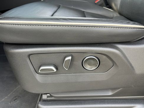 Used 2025 Cadillac Escalade ESV Premium Luxury image 58