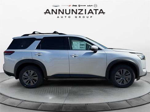 New 2025 Nissan Pathfinder SV image 6