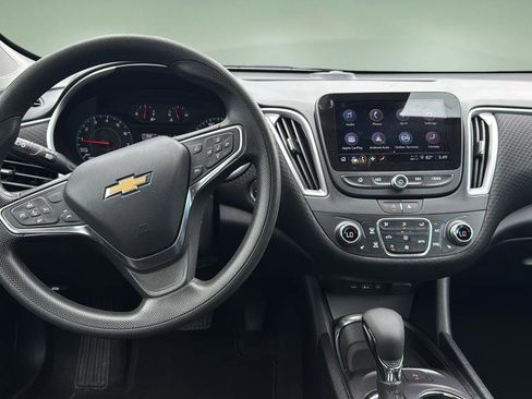 Used 2025 Chevrolet Malibu LT FWD image 9