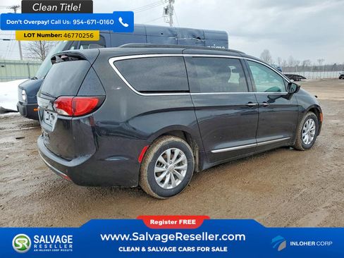 Used 2017 Chrysler Pacifica Touring-L image 4