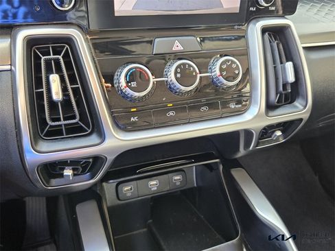 Used 2022 Kia Sorento LX image 23