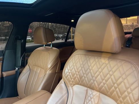 Used 2018 BMW 750i image 32