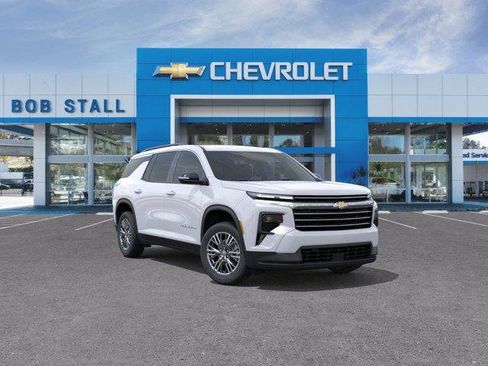 Used 2026 Chevrolet Traverse LT w/ Driver Confidence Package FWD image 1
