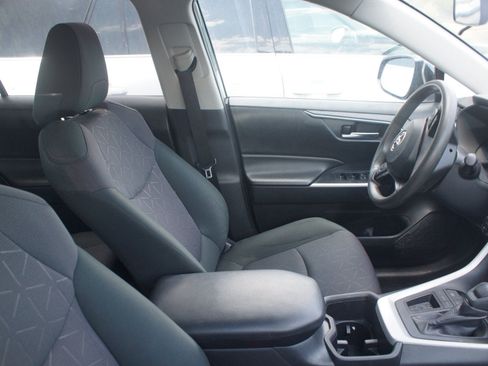 Used 2024 Toyota RAV4 XLE FWD image 4