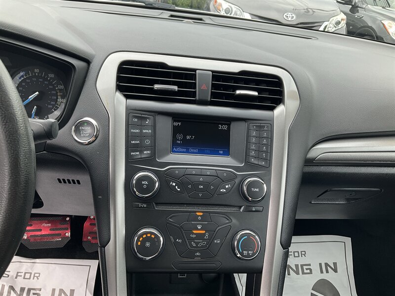 Used 2018 Ford Fusion SE FWD image 27