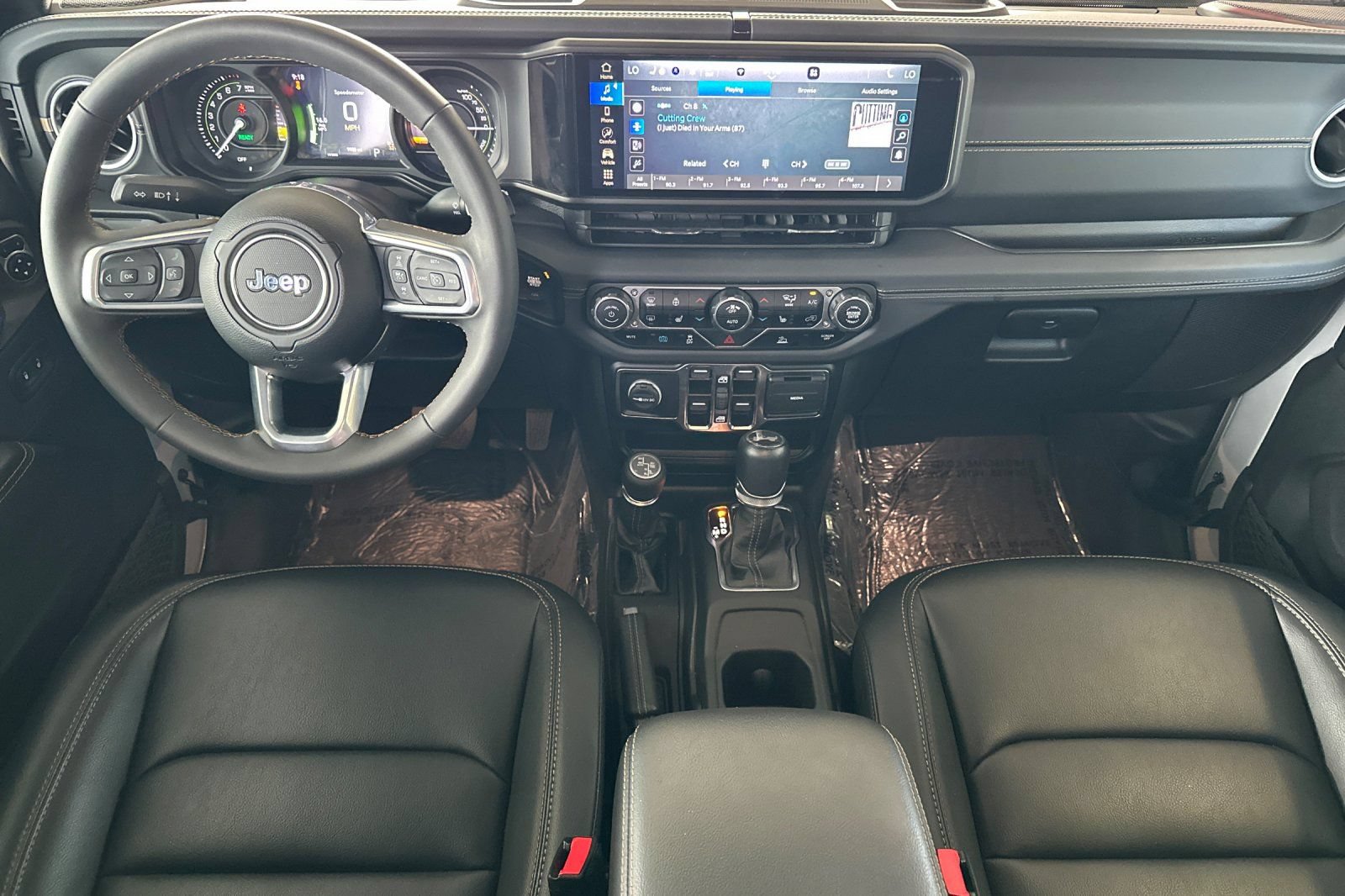 Used 2024 Jeep Wrangler Unlimited Sahara AWD/4WD image 12