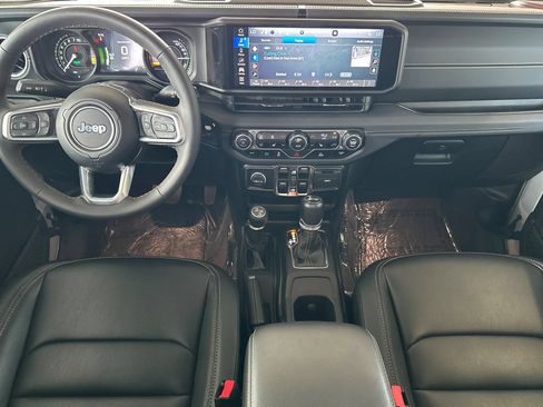 Used 2024 Jeep Wrangler Unlimited Sahara AWD/4WD image 12