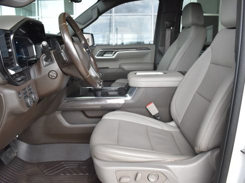 Used 2022 Chevrolet Silverado 1500 LTZ w/ LTZ Premium Package AWD/4WD image 4