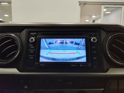 Used 2017 Toyota Tacoma SR5 image 21