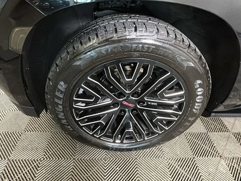 Used 2021 GMC Yukon XL Denali w/ Denali Ultimate Package AWD/4WD image 11