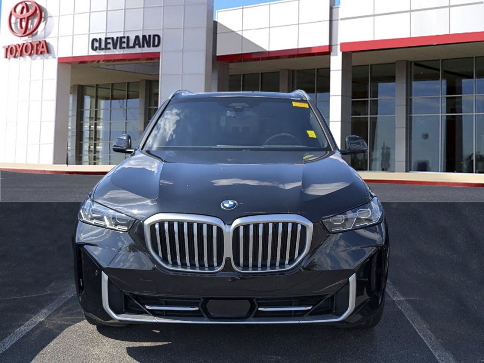Used 2024 BMW X5 xDrive40i w/ Premium Package AWD/4WD image 3