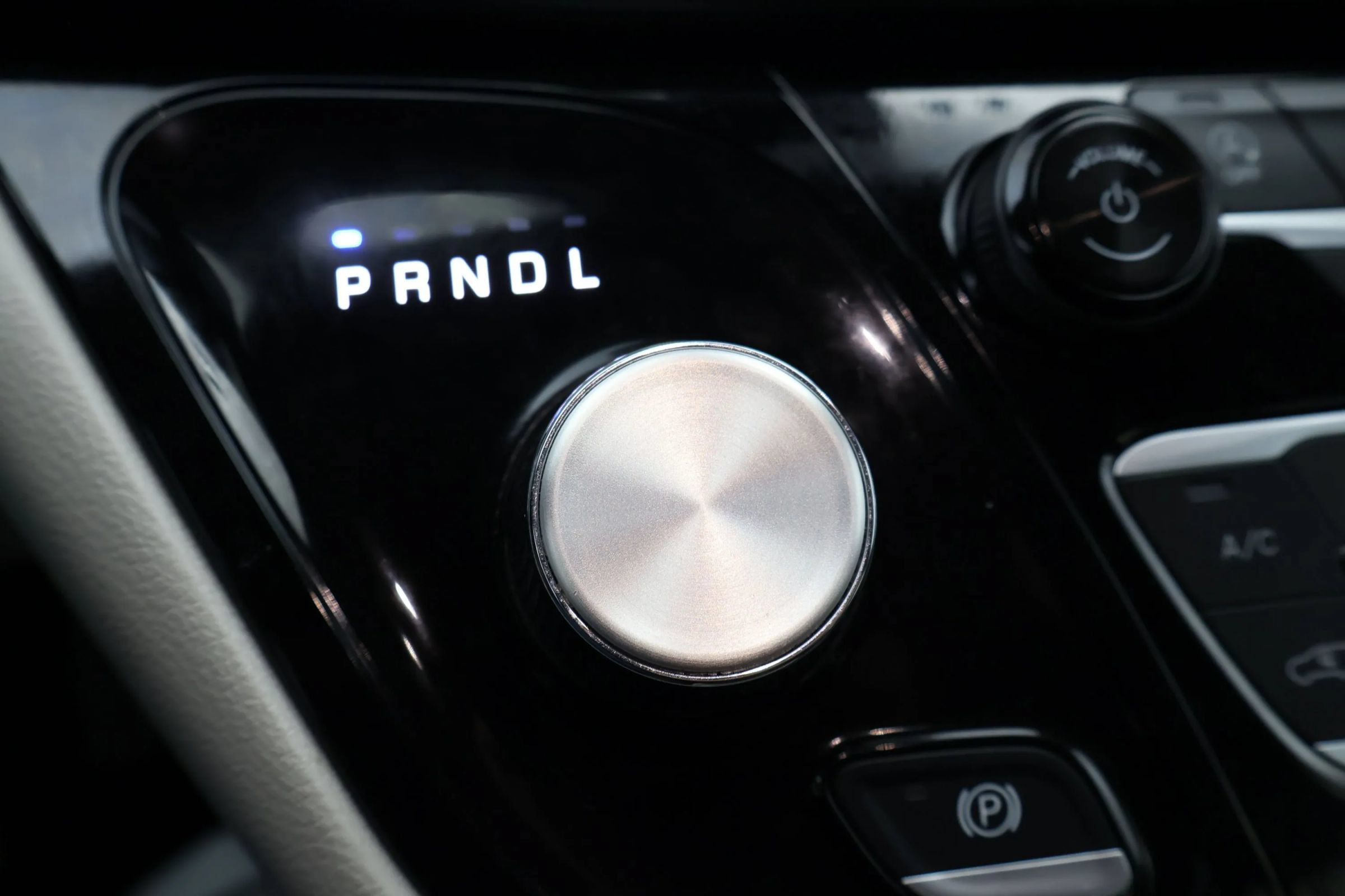 Used 2024 Chrysler Pacifica Touring-L FWD image 35