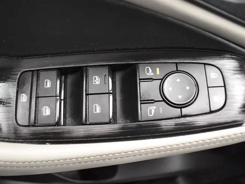 Used 2025 Nissan Rogue SV FWD image 21