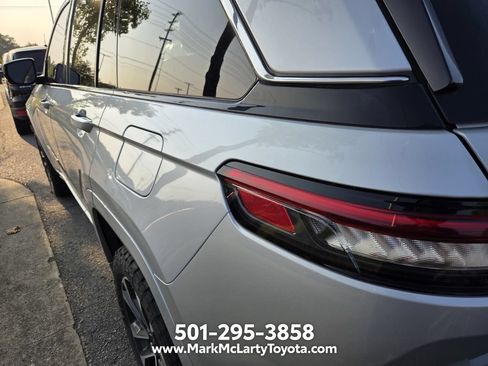 Used 2022 Jeep Grand Cherokee Overland AWD/4WD image 8