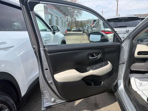 Used 2023 Honda HR-V LX image 14