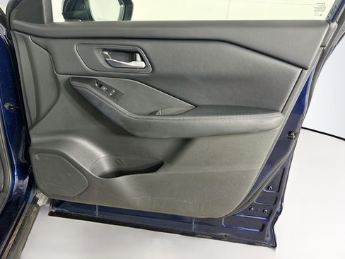 Used 2025 Nissan Rogue SV FWD image 31