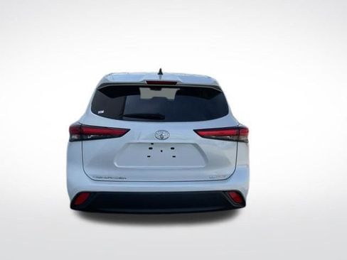 Used 2023 Toyota Highlander LE image 7