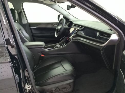 Used 2023 Jeep Grand Cherokee w/ Luxury Tech Group II image 22