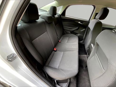 Used 2018 Ford Focus SE w/ SE Appearance Package FWD image 24
