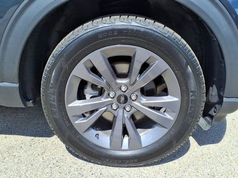 Used 2023 Ford Explorer XLT w/ Equipment Group 202A AWD/4WD image 6