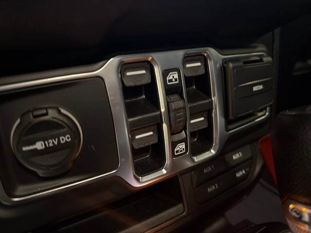 Used 2025 Jeep Gladiator Sport AWD/4WD image 11
