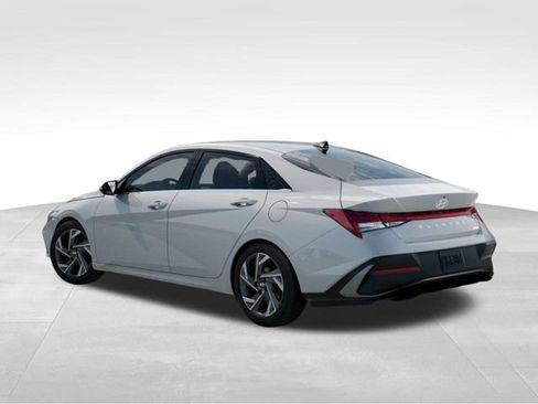 New 2025 Hyundai Elantra Limited image 5